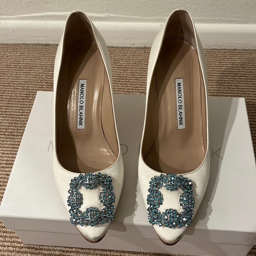Manolo Blahnik Hangisi 70. White with blue crystals. Size 7.5